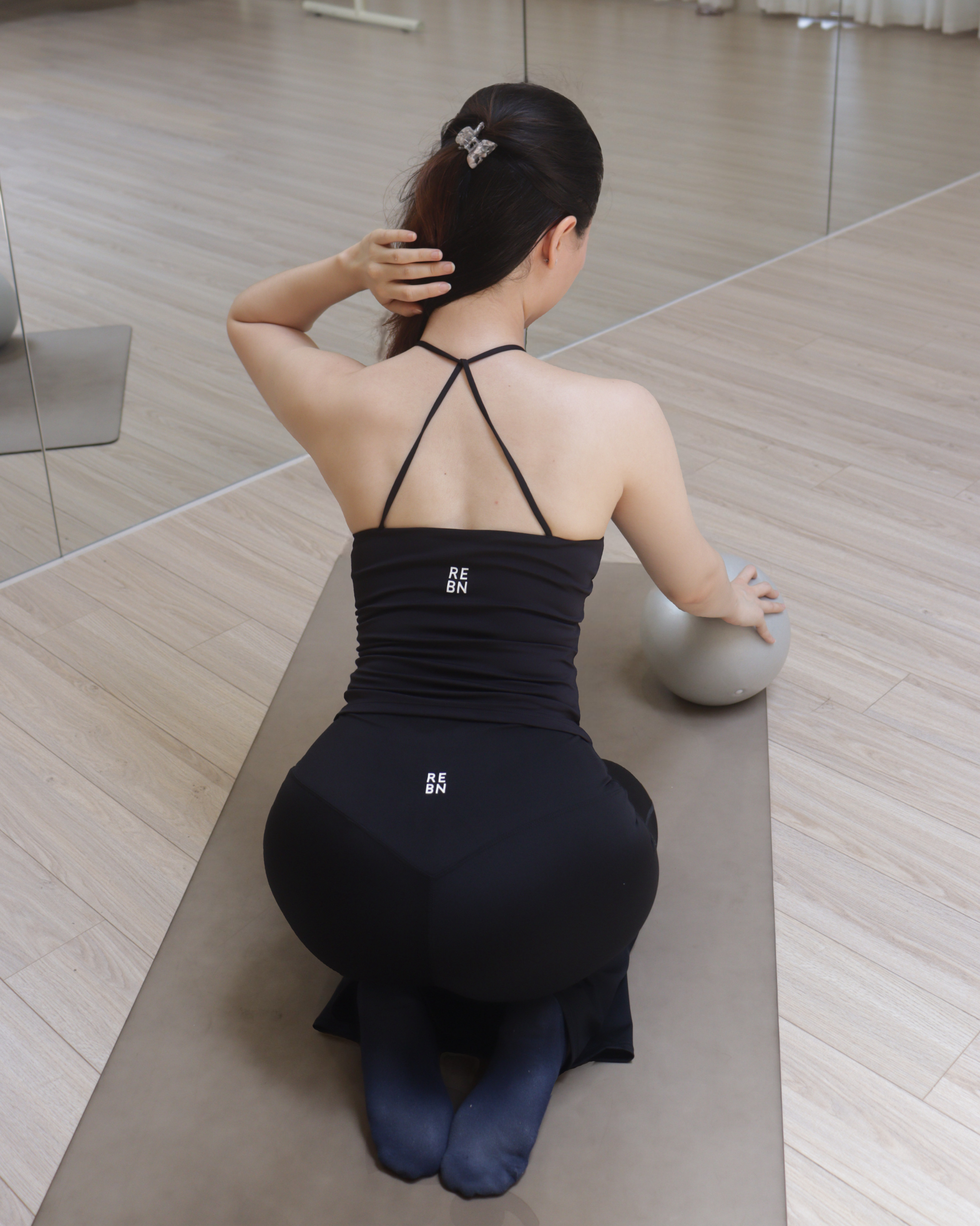 REBN LILY TOP